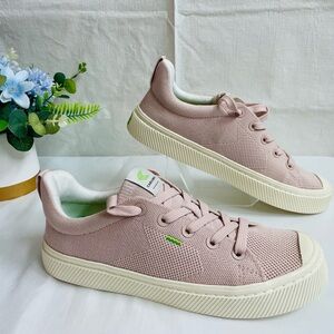 CARIUMA Soft Pink and Cream Women's Sneakers unisex women’s Size 9.5 Men’s 8